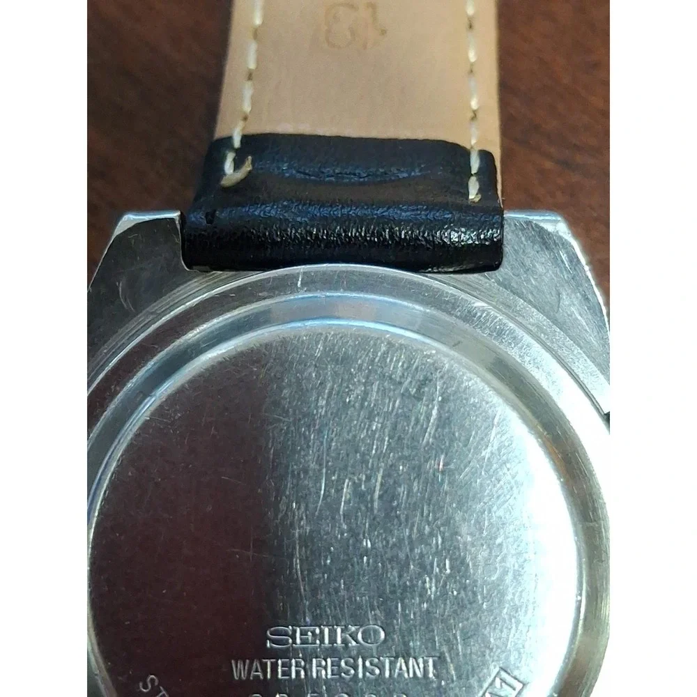 Vintage Mens Seiko 5 Automatic 33mm Watch 7009-5560A1. 17 Jewels, Self Winding.